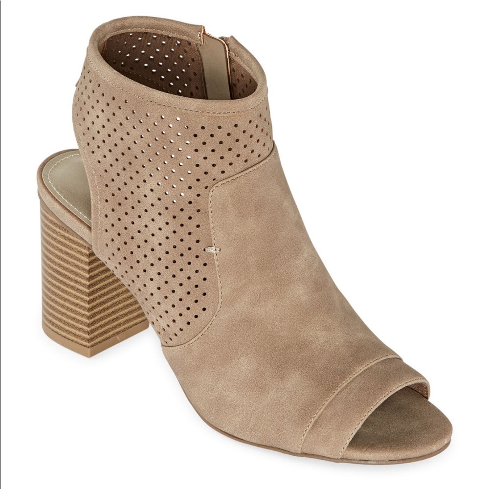 NIB a.n.a. Tasha Zip Peep Toe Block Heel Bootie